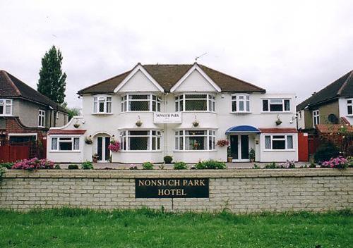 Nonsuch Park Hotel Эпсом Экстерьер фото
