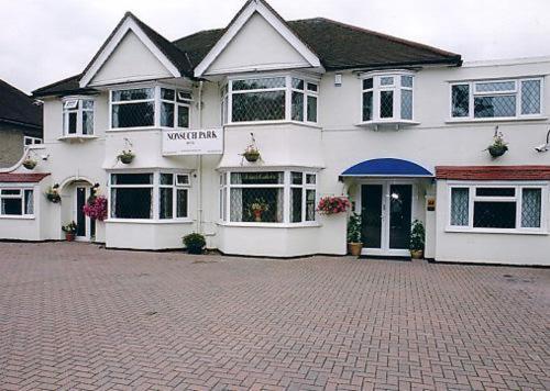 Nonsuch Park Hotel Эпсом Экстерьер фото